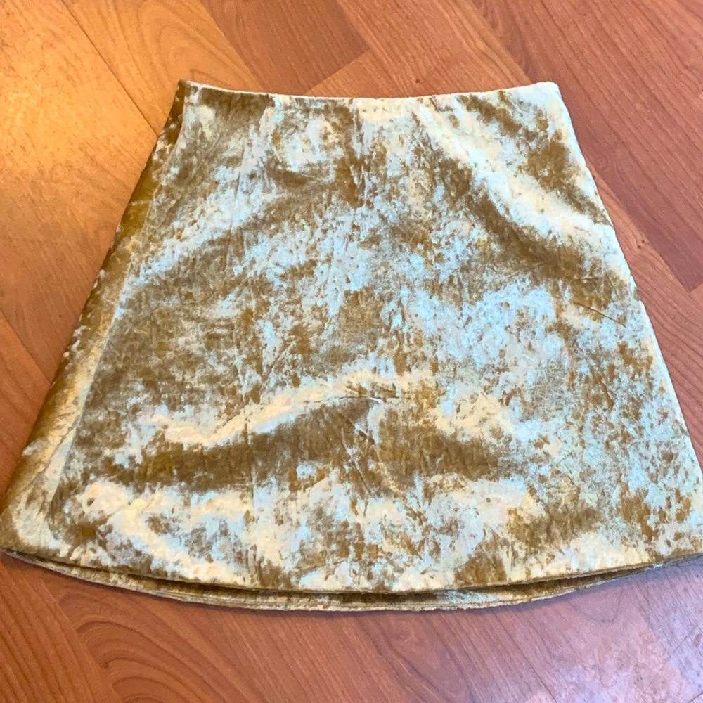 FF Studio NWOT, size small Gold Velvet skirt.